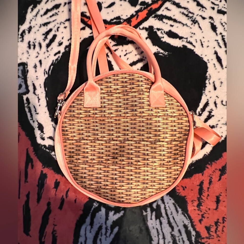 Harveys seatbelt purse